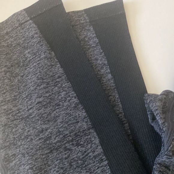 Chloe Ting Women's Seamless Marl Colorblocked Black Leggings size Medium - Picture 4 of 10